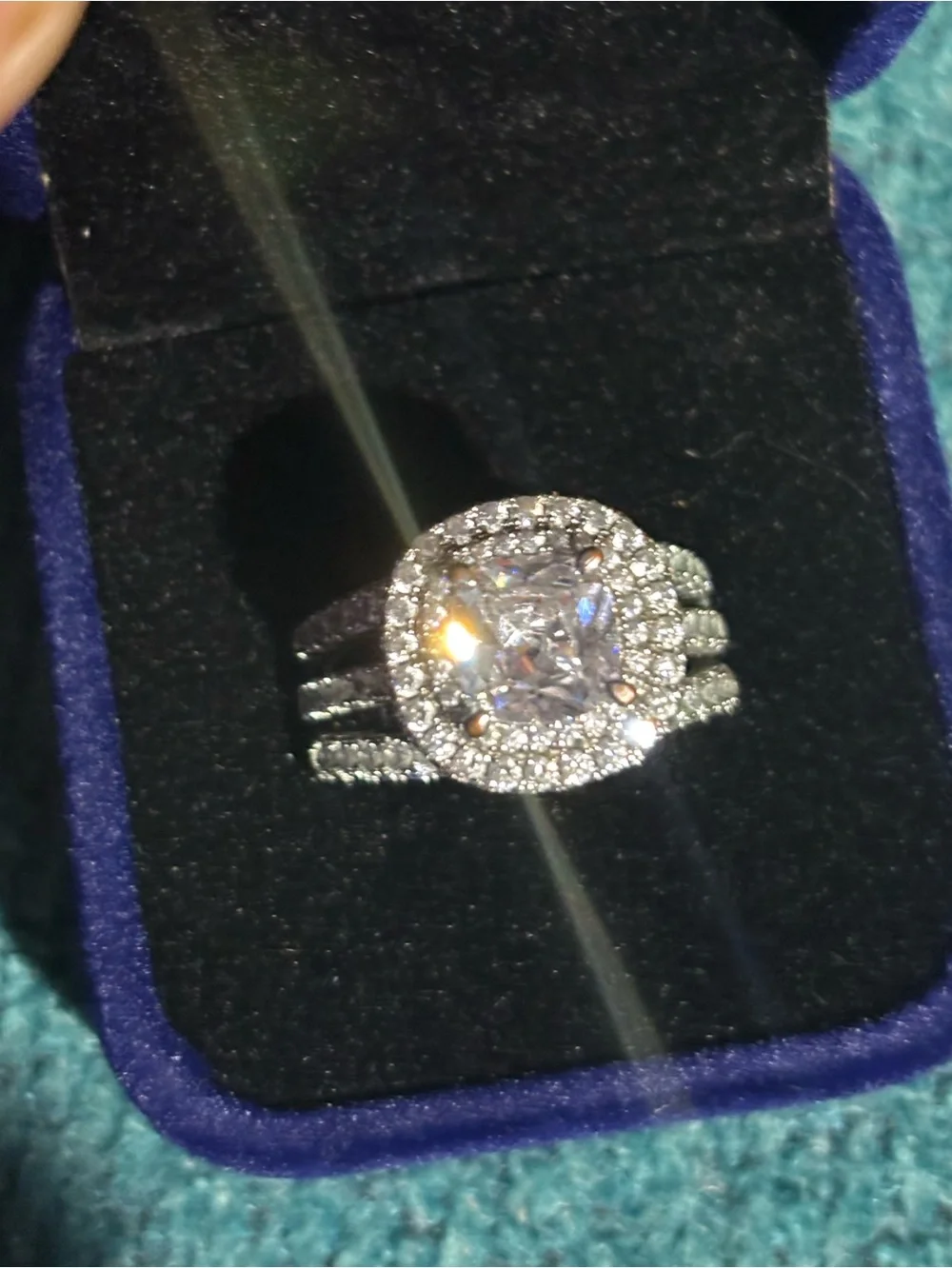 NWT Beautiful cubic zirconia ring in Silver-tone setting, dazzling, size 9